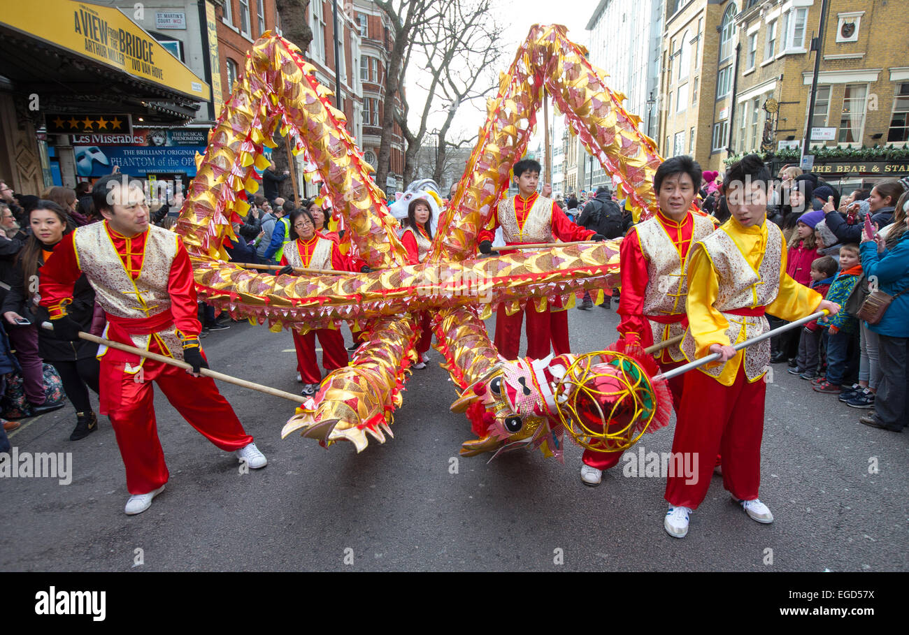 Celebrazioni per il nuovo anno cinese a Londra per contrassegnare l anno della capra o pecora 2015 Foto Stock