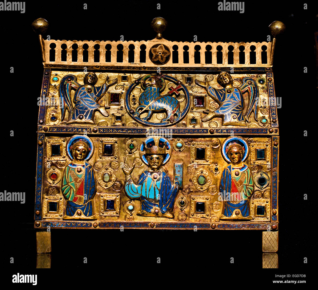 Reliquiario decorato con Cristo san e gli angoli di Limoges 1200-1250 c oro rame dorato smalto e vetro intarsiato Medieval Medioevo Rijksmuseum Amsterdam Foto Stock