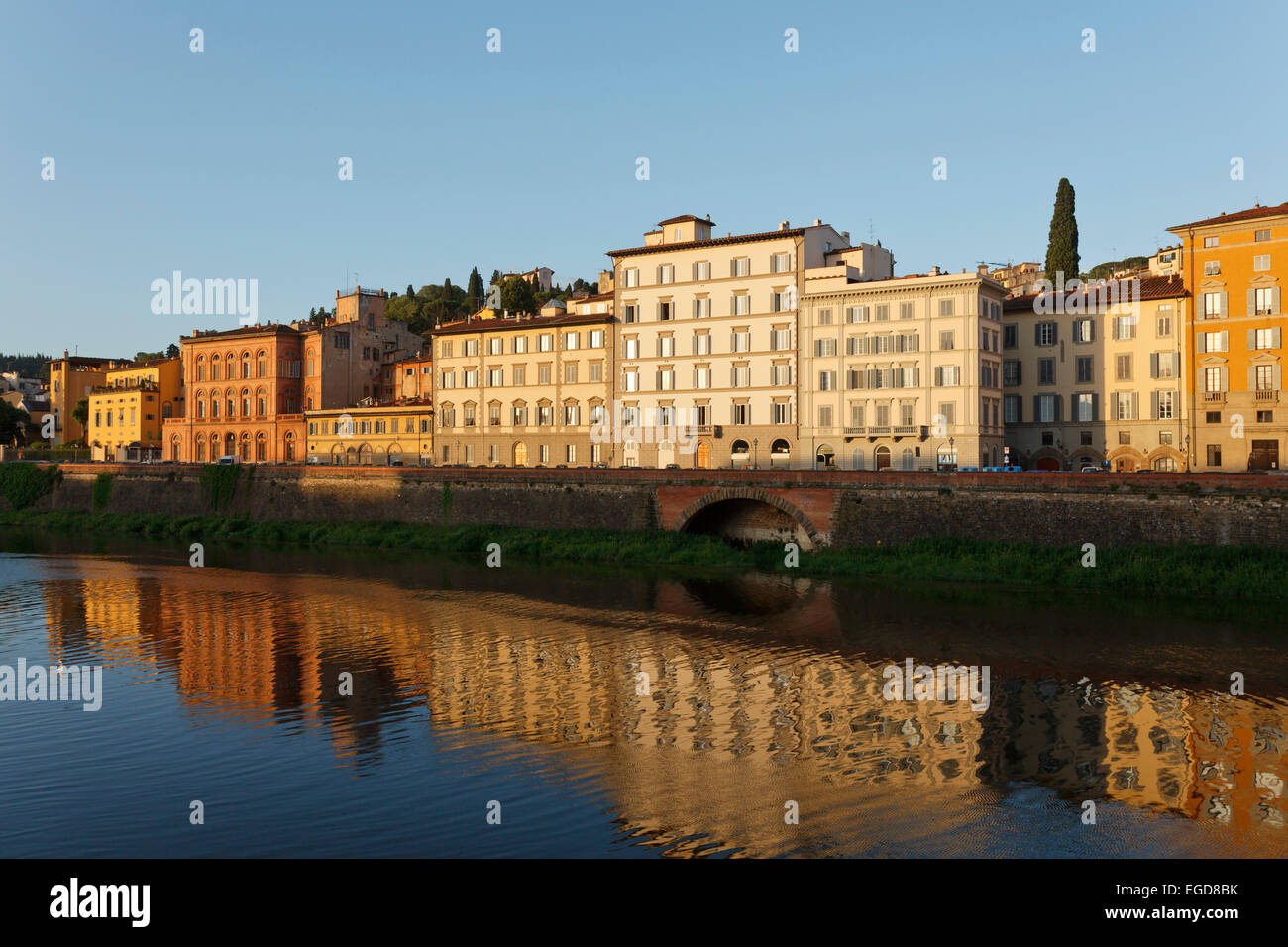 Fiume Arno, nel centro storico di Firenze, Sito Patrimonio Mondiale dell'UNESCO, Firenze, Firenze, Toscana, Italia, Europa Foto Stock
