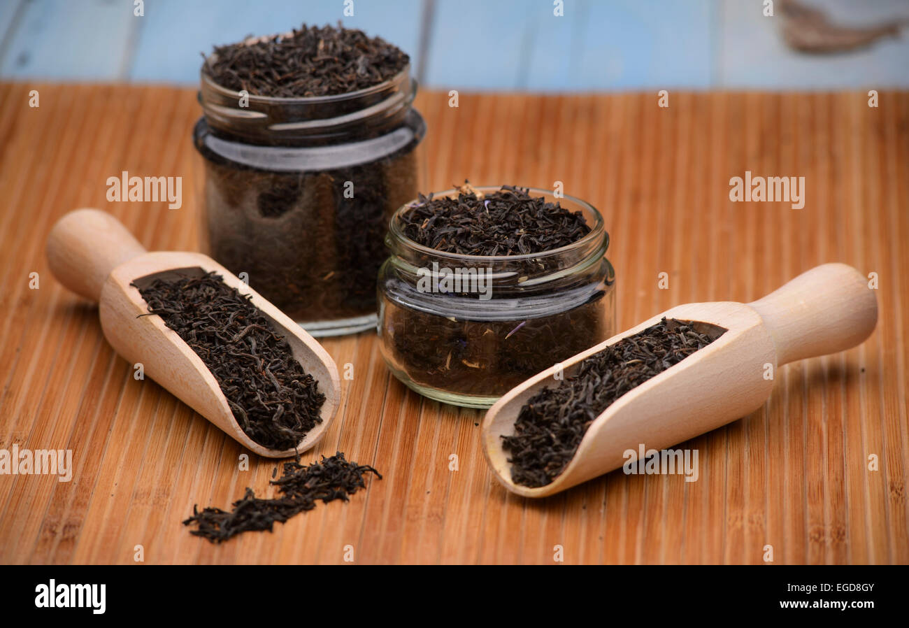 Il tè nero in un contenitore di vetro Foto Stock