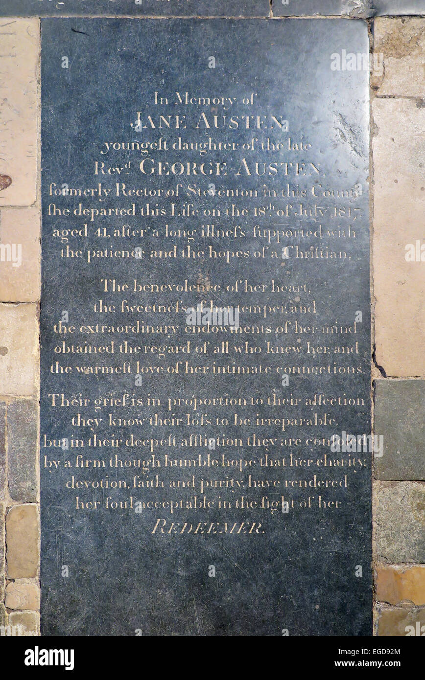 Jane Austen 's grave memoriale in pietra della navata della Cattedrale di Winchester. Regno Unito. (75) Foto Stock