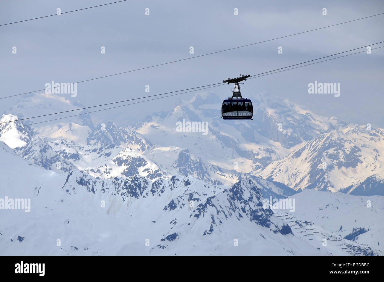 Valluga funivia, St. Anton am Arlberg con gamma Raetikon in background, l'inverno in Tirolo, Austria Foto Stock