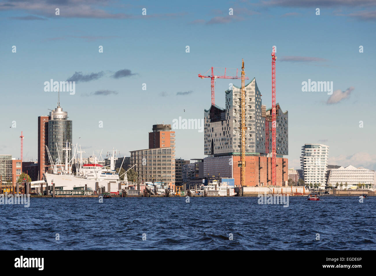 Vista della città di Porto e Elbphilharmonie, in costruzione, Amburgo, Germania Foto Stock