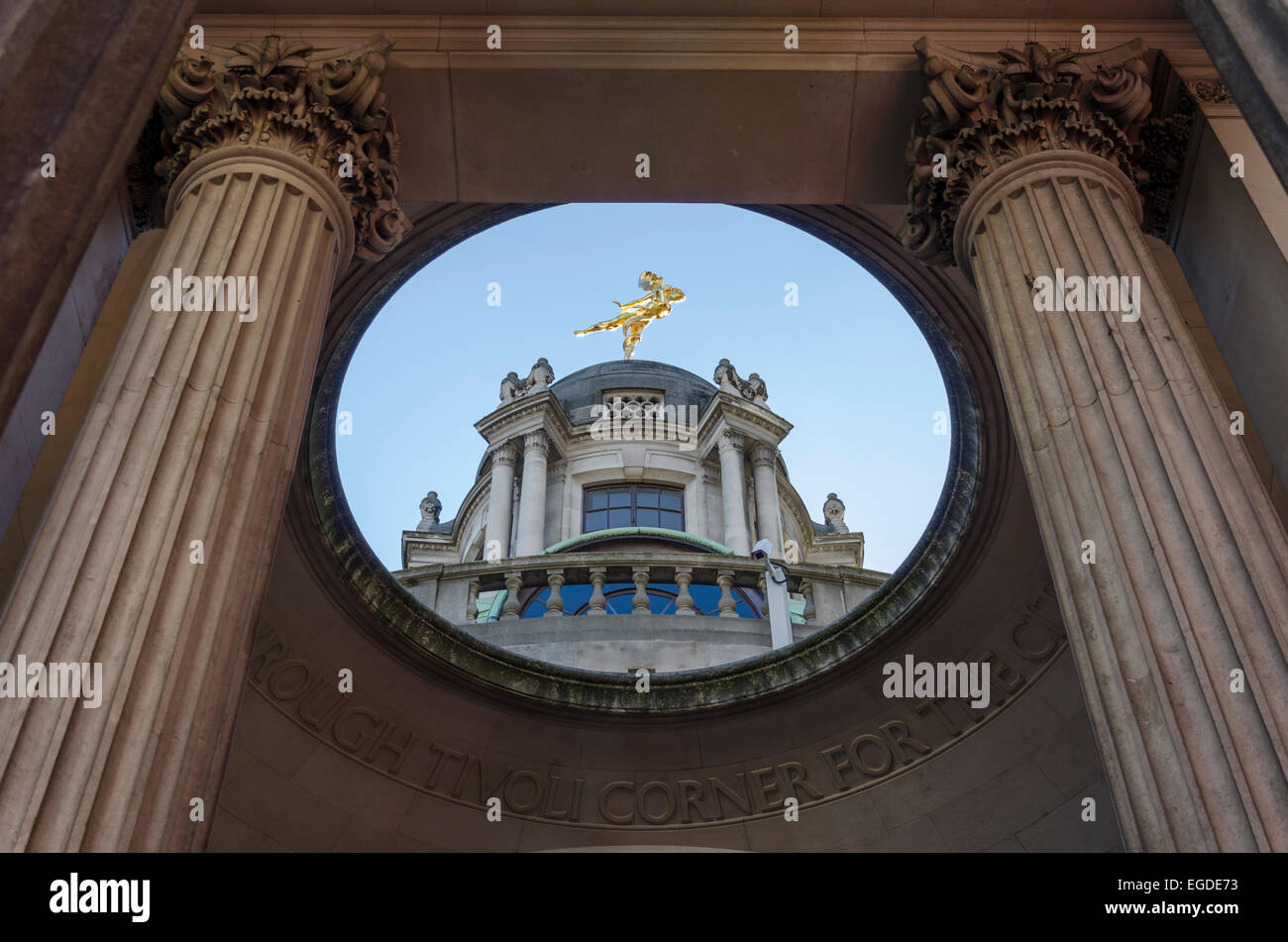 Statua di Shakespeare's Ariel dalla tempesta che rappresenta lo spirito della Bank of England. Londra, Regno Unito Foto Stock