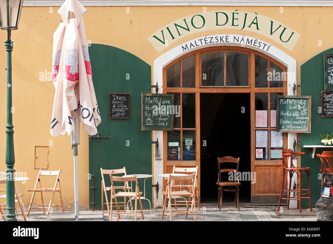 Wine bar e ristorante nella città vecchia di Praga, Praga, Repubblica Ceca, Europa Foto Stock