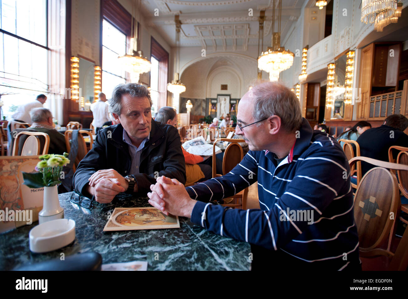 Art nouveau cafe nella città vecchia di Praga, Praga, Repubblica Ceca, Europa Foto Stock