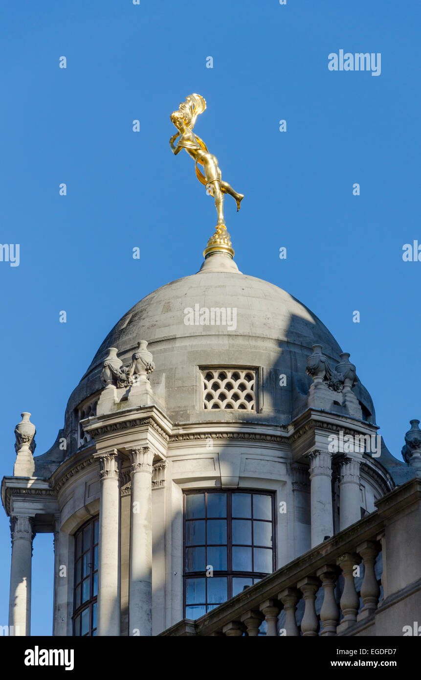 Statua di Ariel da Shakespeare la tempesta che rappresenta lo spirito della Bank of England. Londra, Regno Unito Foto Stock