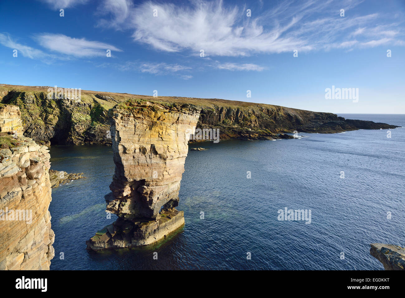Pinnacolo di roccia castello di Yesnaby nel mare, Castello di Yesnaby, isole Orcadi Scozia, Gran Bretagna, Regno Unito Foto Stock
