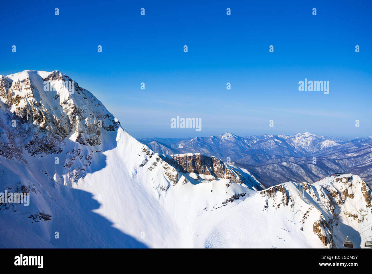 Sochi paesaggio invernale delle montagne del Caucaso Foto Stock