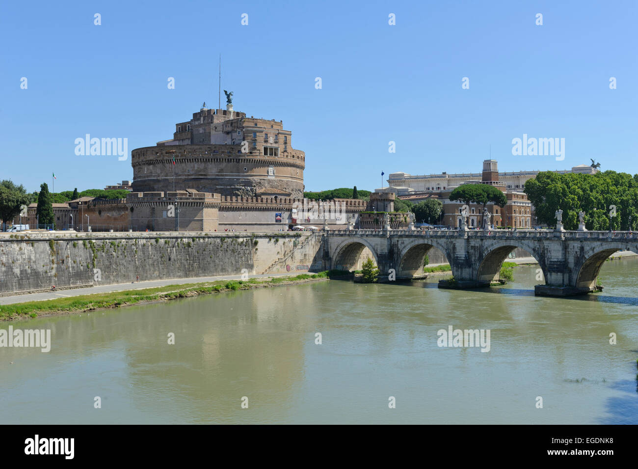 La vecchia torre circolare dello storico Castel Sant Angelo Museum, Roma, Italia. Foto Stock