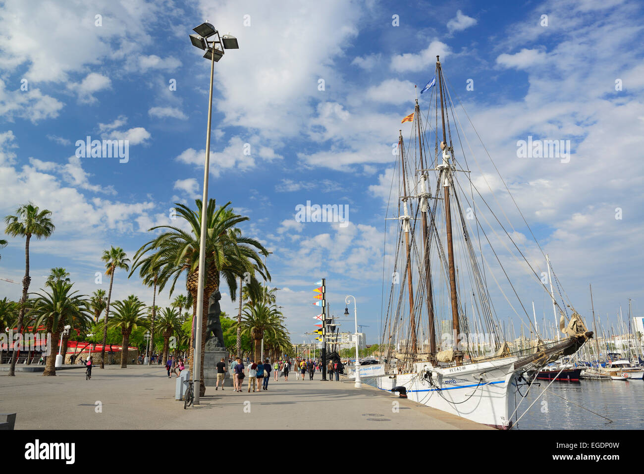 Nave a vela nel Porto Antico, Port Vell di Barcellona, in Catalogna, Spagna Foto Stock