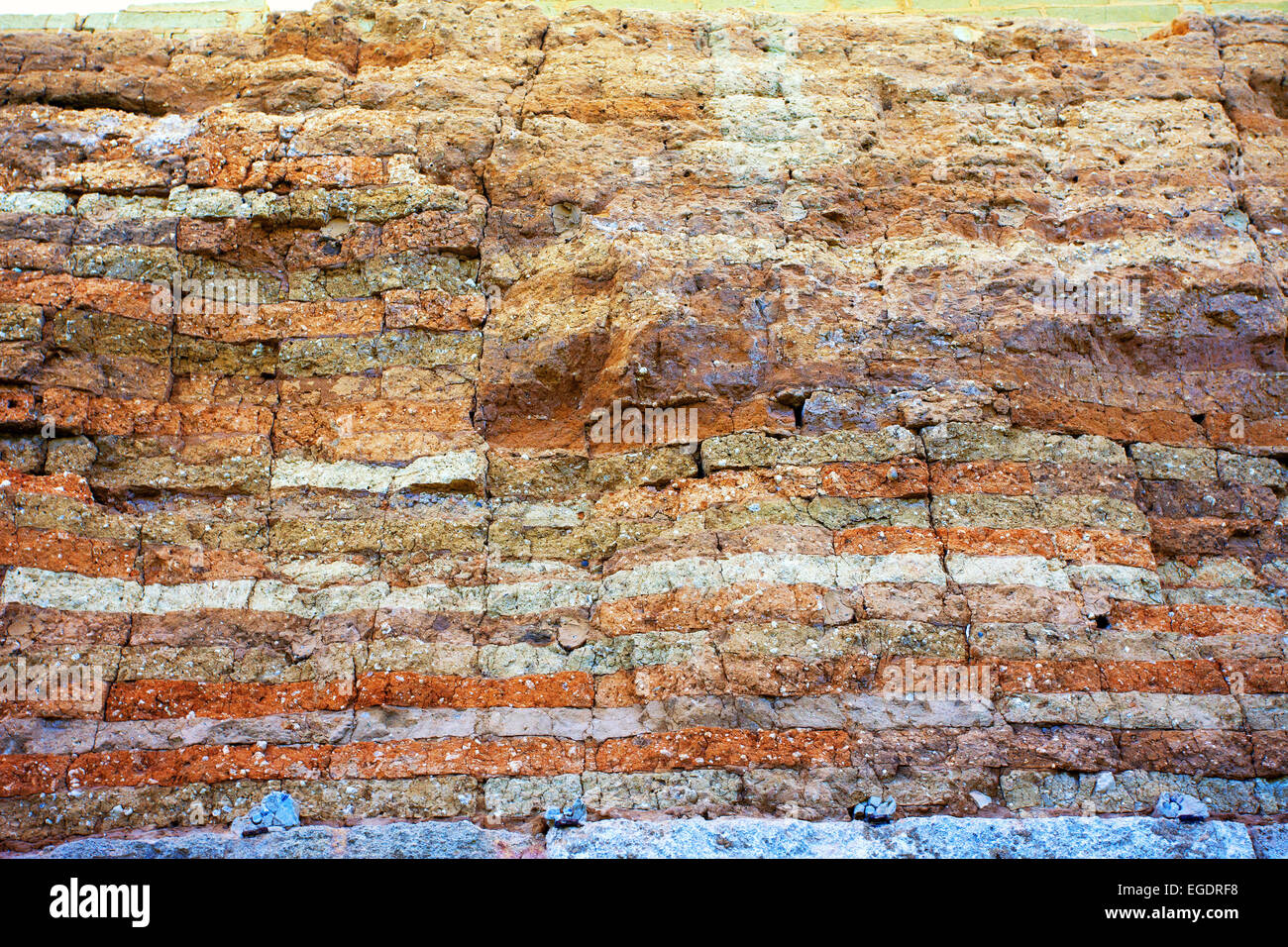 Capo Soprano mura della vecchia Gela antica città greca, mudbrick
