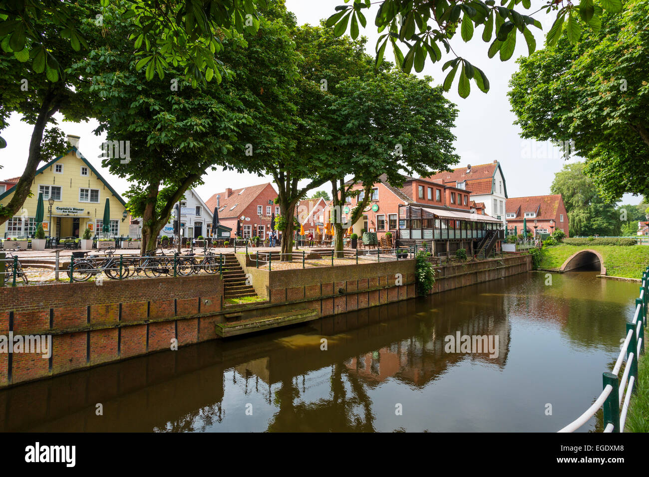 Case nel porto di Greetsiel, Bassa Sassonia, Germania, Europa Foto Stock