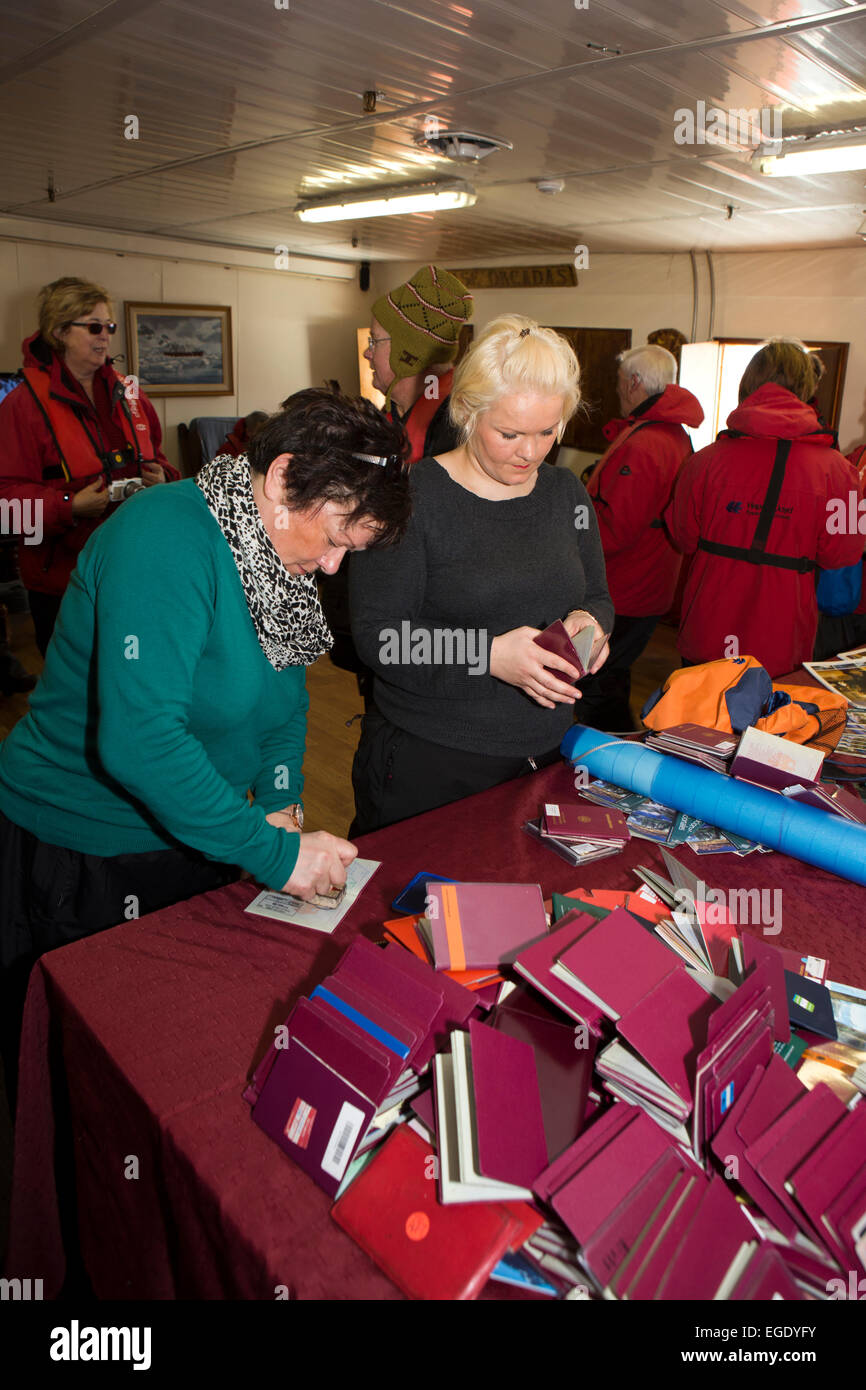 A sud delle Isole Orkney, Laurie Isola, base Orcadas pasticcio edificio, i passaporti sono stampigliate Foto Stock