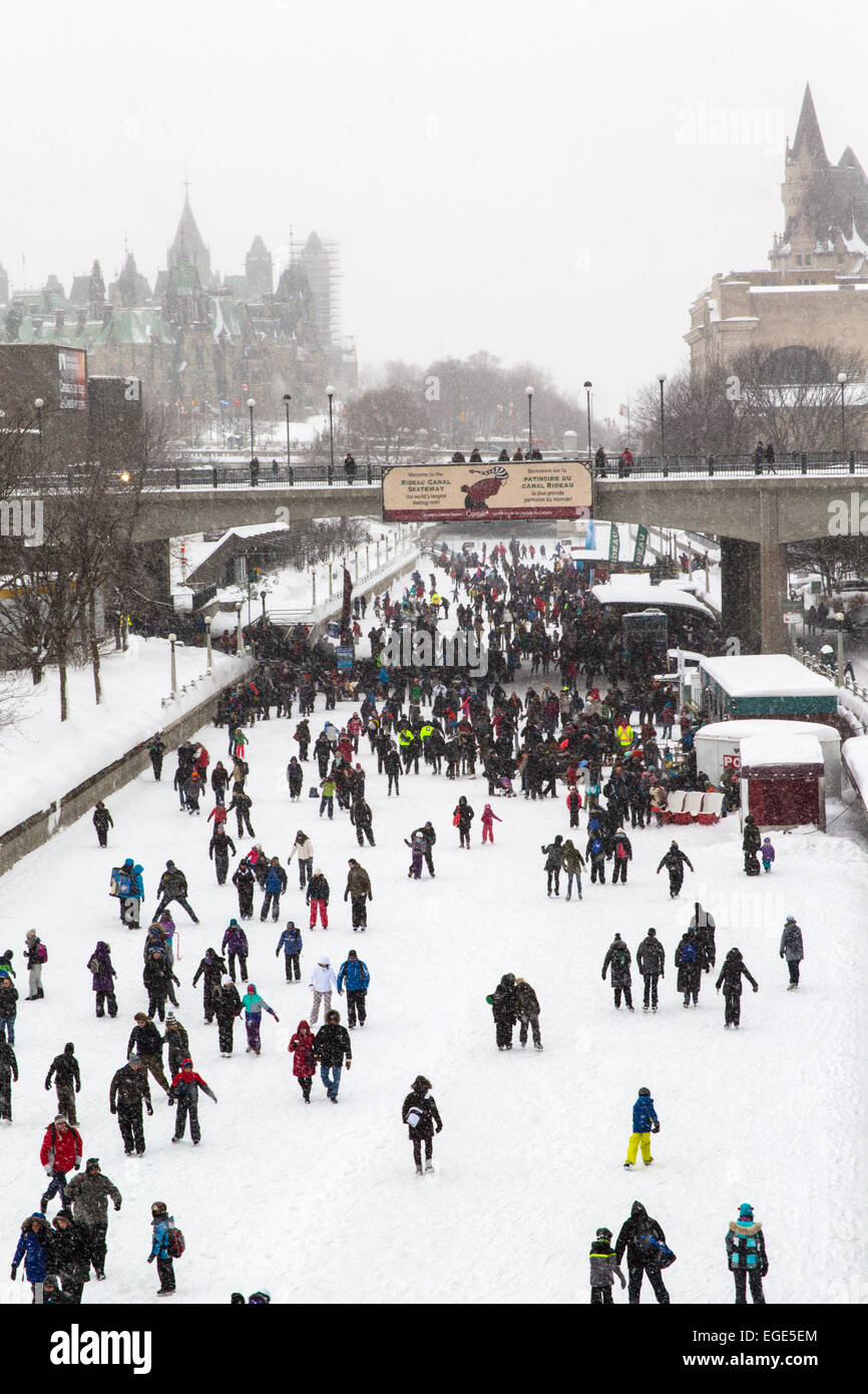 Ottawa Ontario in Canada è il capoluogo della regione. Rideau Canal Skateway 7.8 chilometro di pattinaggio. Foto Stock