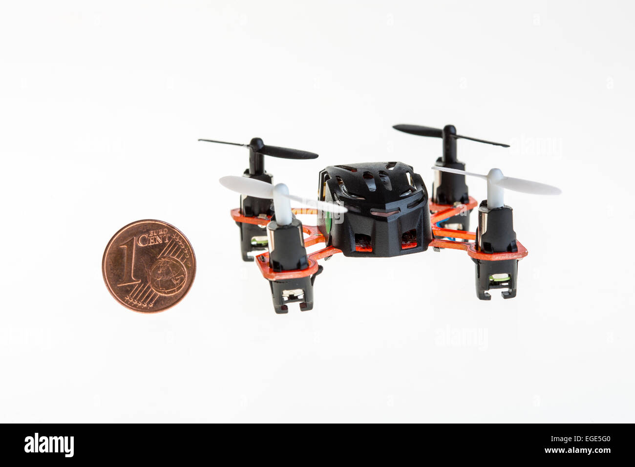 Piccolo drone giocattolo, a pochi centimetri di grandi, controllo remoto, motori elettrici, alimentato da batteria ricaricabile, Foto Stock