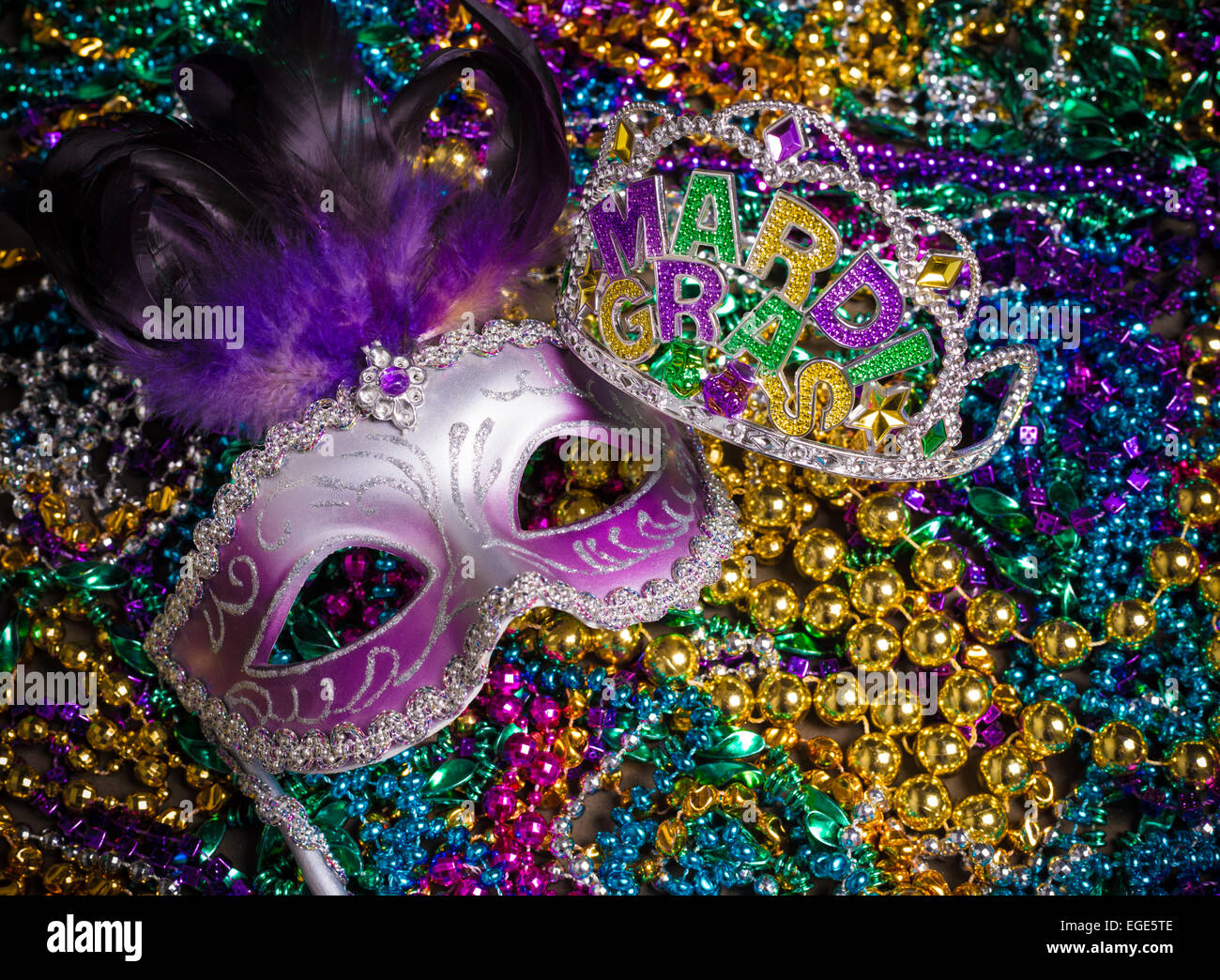 Un veneziano, Mardi Gras mascherare o camuffare su sfondo scuro Foto Stock