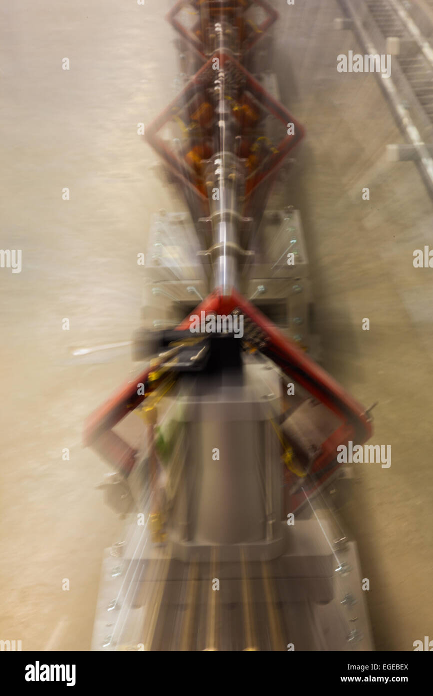 Zoom immagine astratta di un acceleratore di particelle della linea di fascio Foto Stock