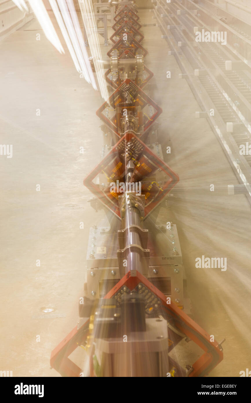 Immagine ingrandita di una linea del fascio in corrispondenza di un acceleratore di particelle laboratorio Foto Stock