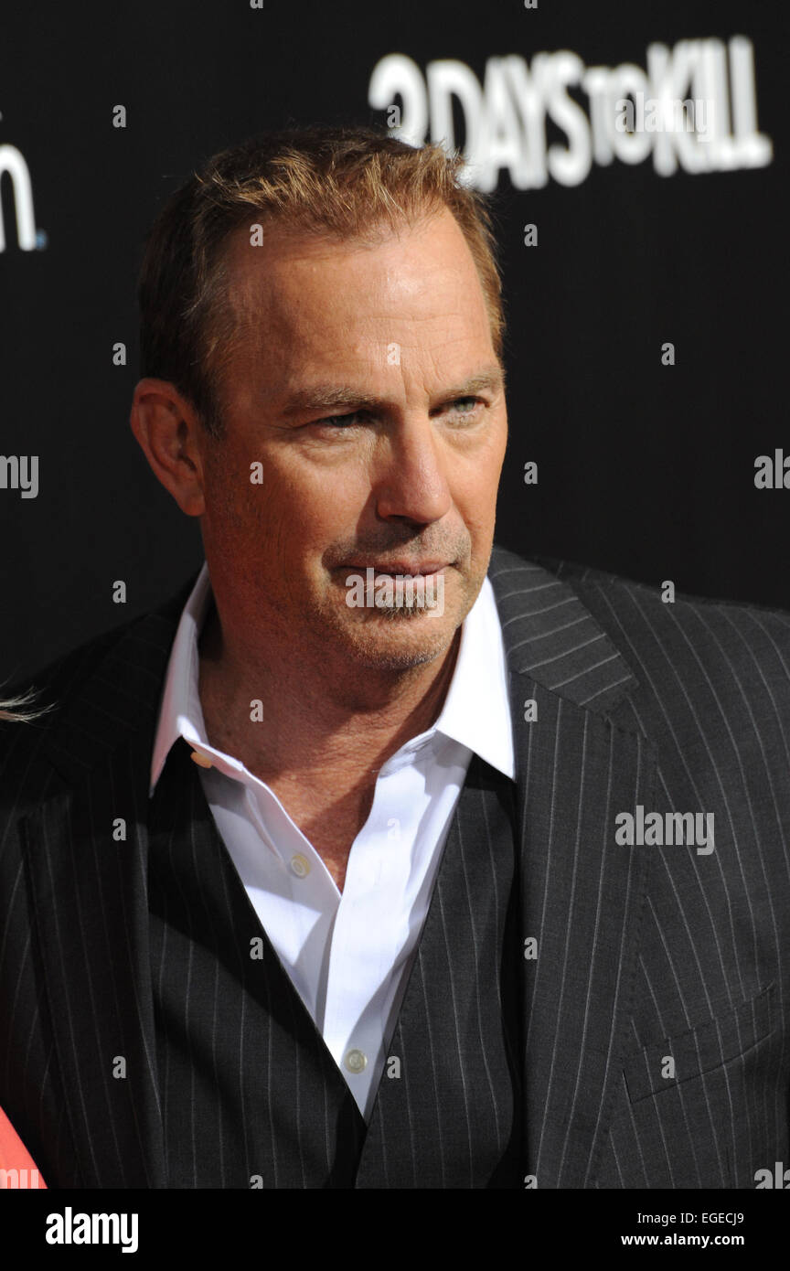 LOS ANGELES, CA - 12 febbraio 2014: Kevin Costner a noi premiere del suo film '3 giorni ad uccidere" presso il Teatro Arclight, Hollywood. Foto Stock