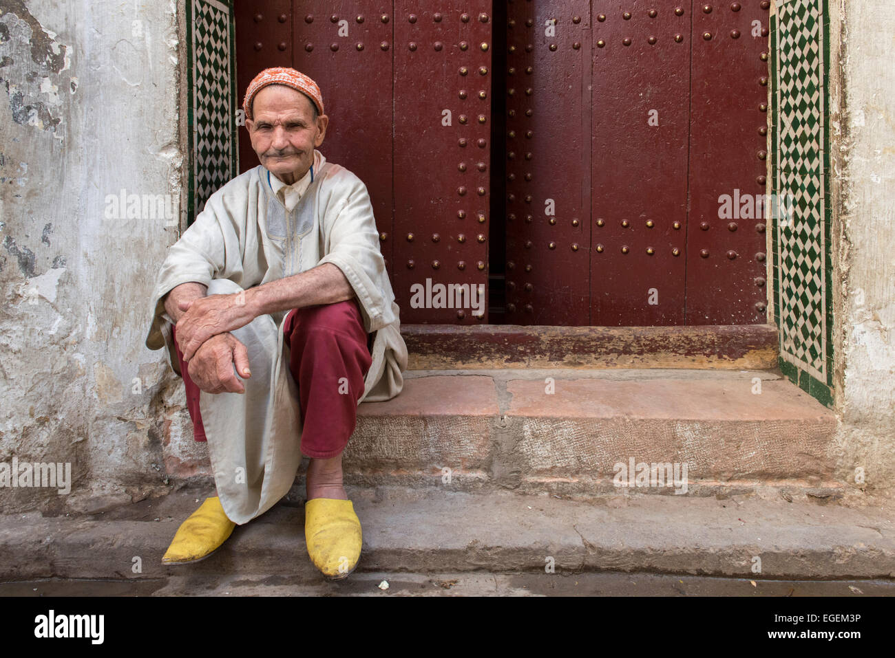 Il vecchio uomo nella Medina di Fez Foto Stock