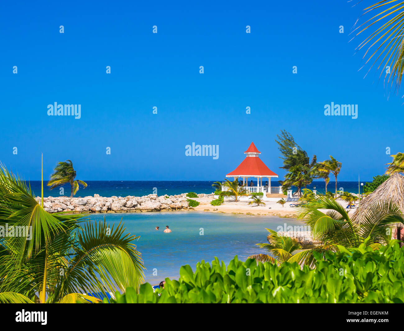 Spiaggia caraibica, North Beach con beach pavilion, Runaway Bay, Giamaica Foto Stock