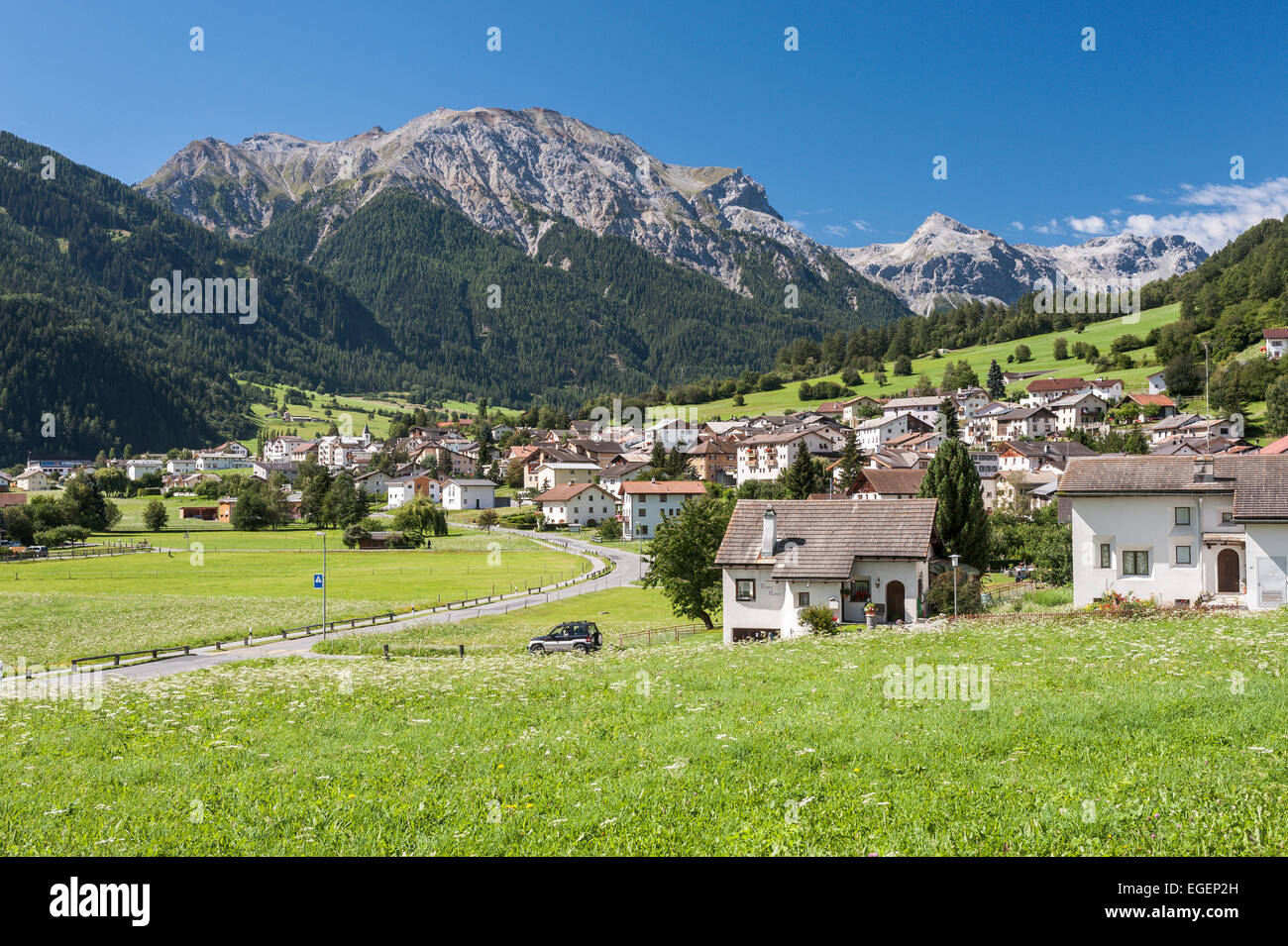 Vista del villaggio di Müstair, Grigioni, Svizzera Foto Stock