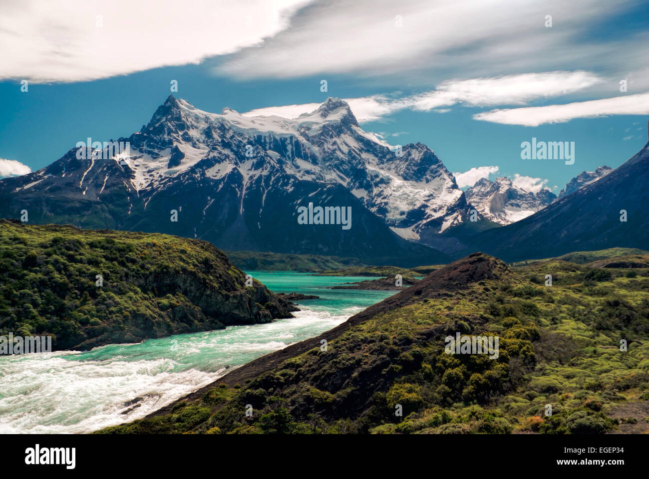 Una vista pittoresca del fiume di Torres del Paine in sud americana Andes Foto Stock