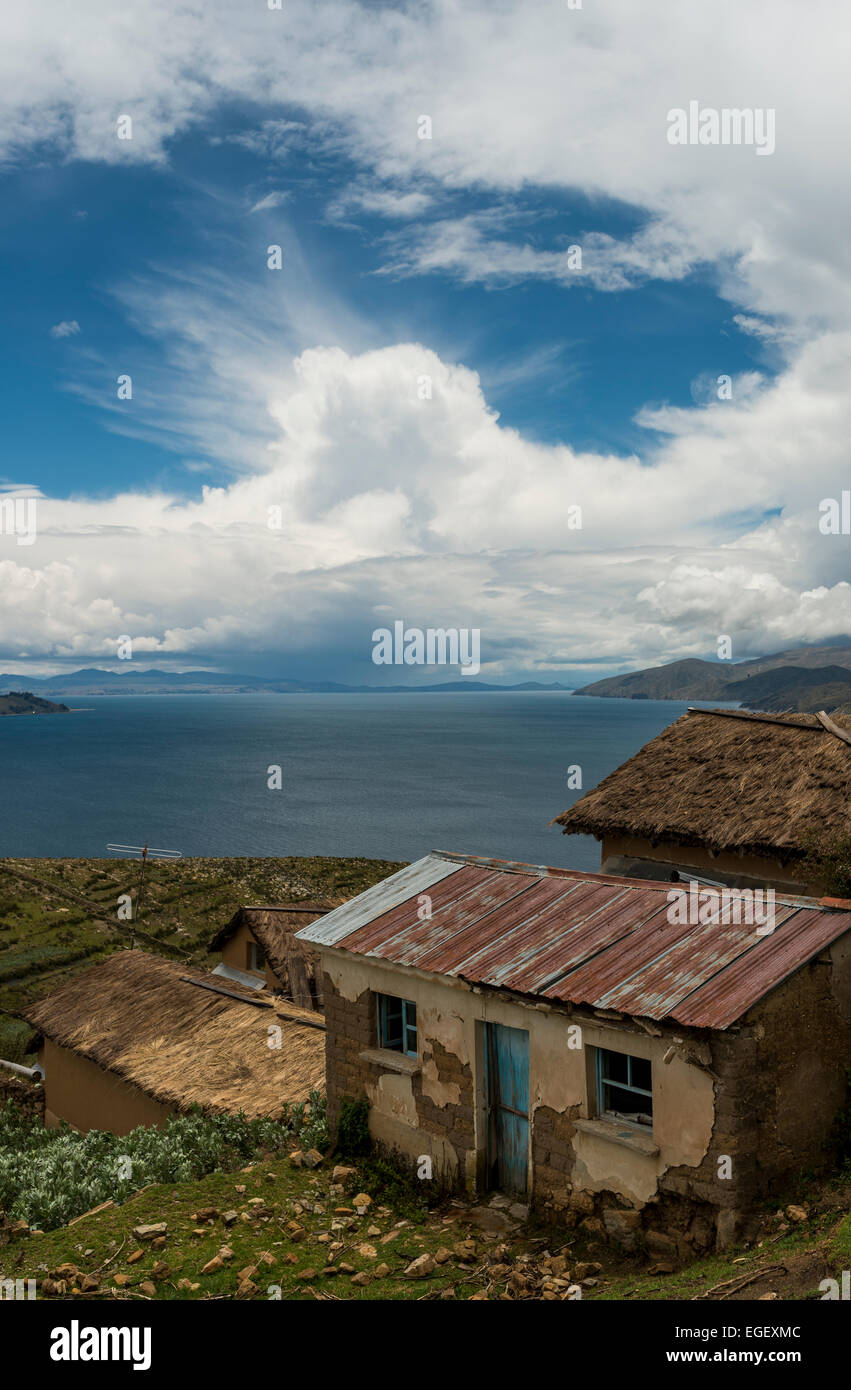 La vecchia casa colonica, dal lato est di Isla del Sol, il lago Titicaca, Bolivia Foto Stock