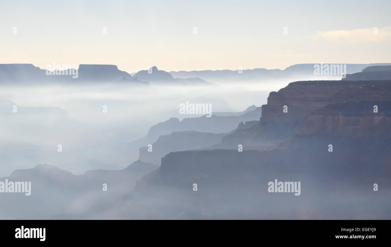 Misty la mattina presto vista aerea del Grand Canyon Foto Stock