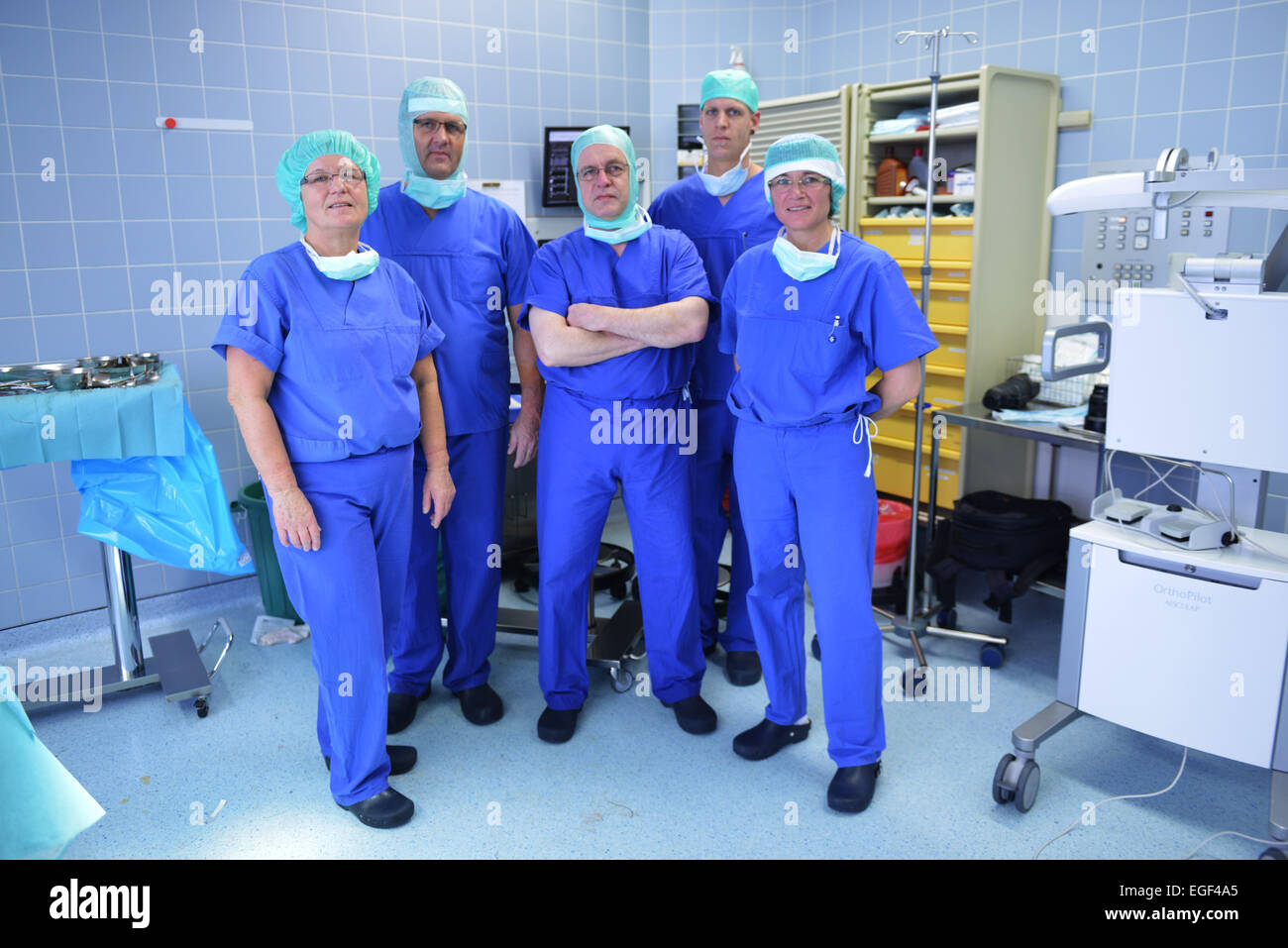 Competenze mediche, artigianato e un elevato livello di high-tech co-operare ad un paziente come questo in una clinica di Sauerland collegato al Foto Stock