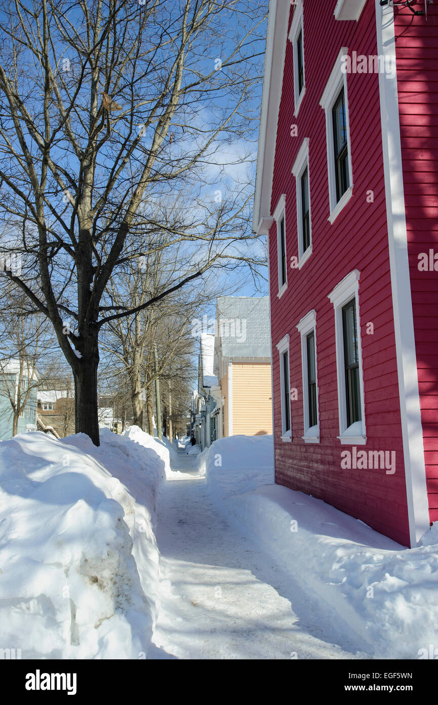 Rosso facciata in legno casa in Fredericton Foto Stock