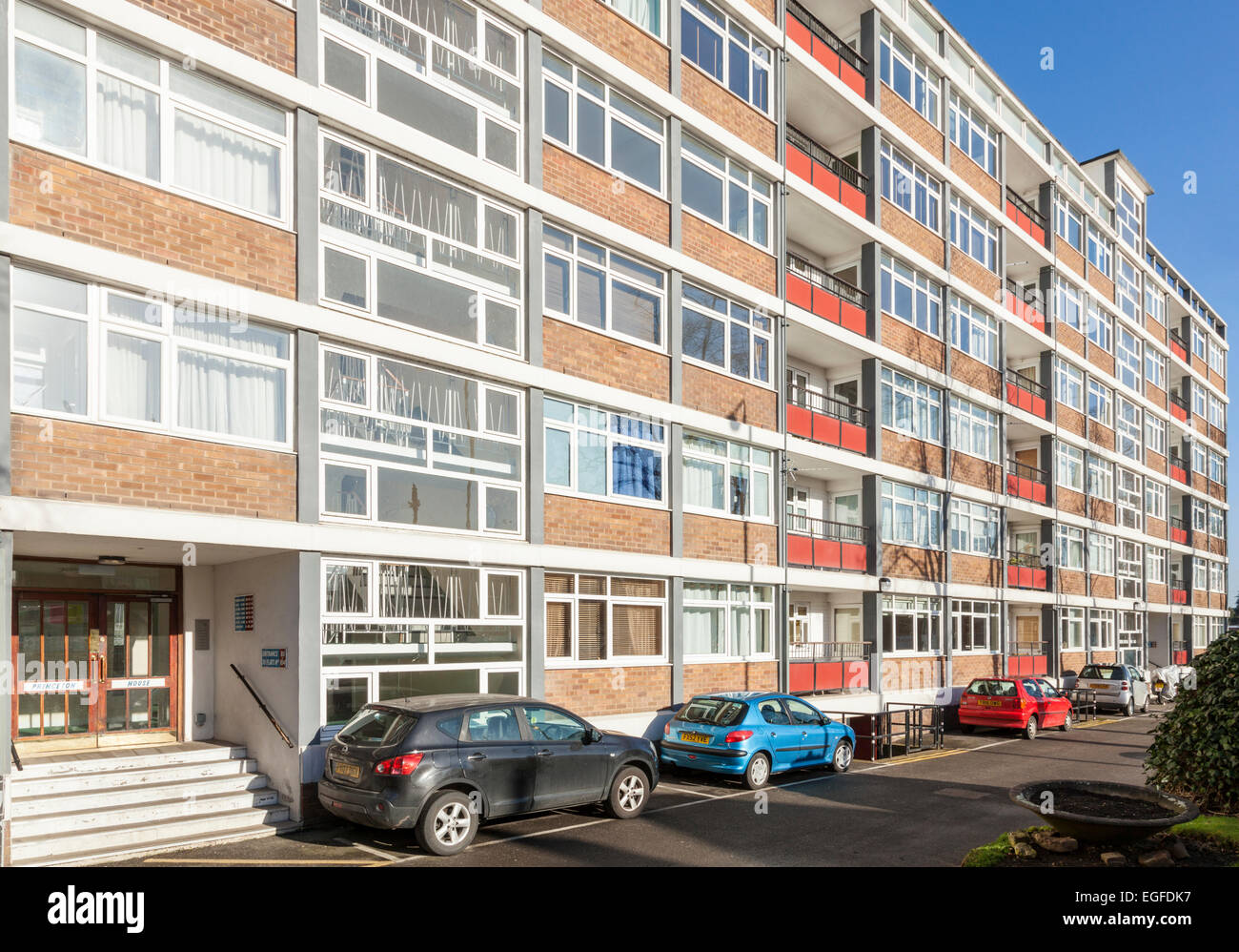 Basso edificio isolato di appartamenti. Casa di Princeton, Rivermead, West Bridgford, Nottinghamshire, England, Regno Unito Foto Stock