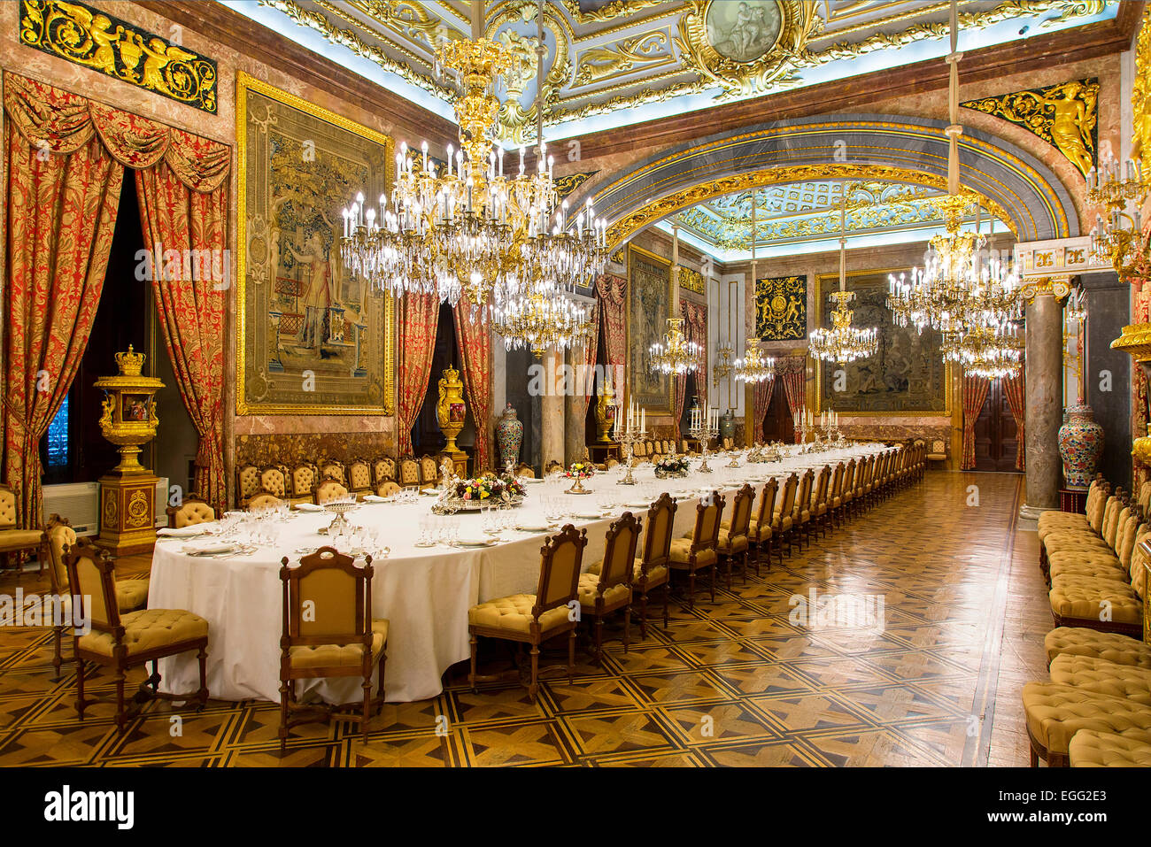 Madrid, la sala da pranzo nel palazzo reale Foto Stock