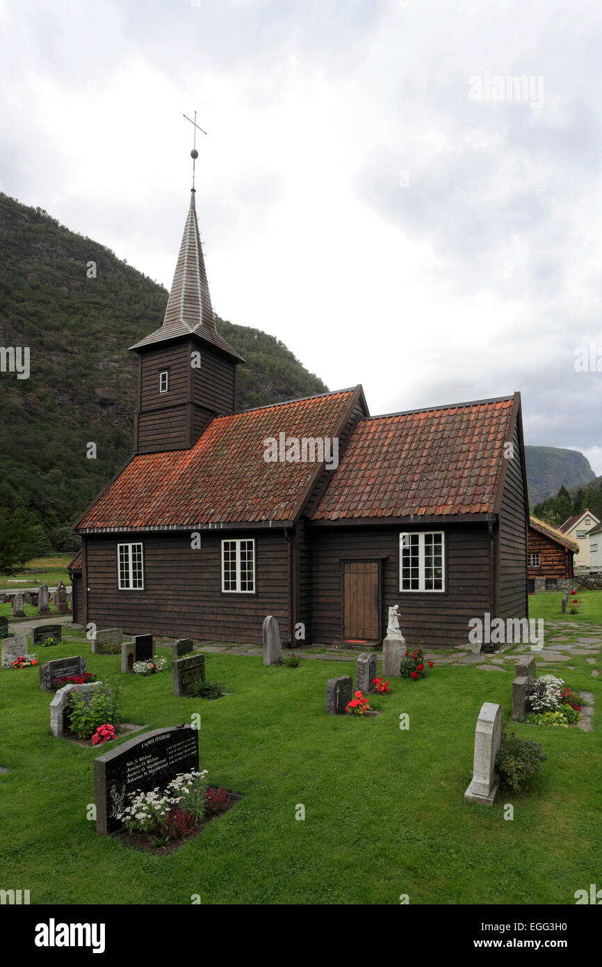 Flam chiesa risalente al 1670, Flamsdalen Valley, Flam village, Sognefjorden, Fiordi Occidentali, Norvegia, Scandinavia, Europa. Foto Stock