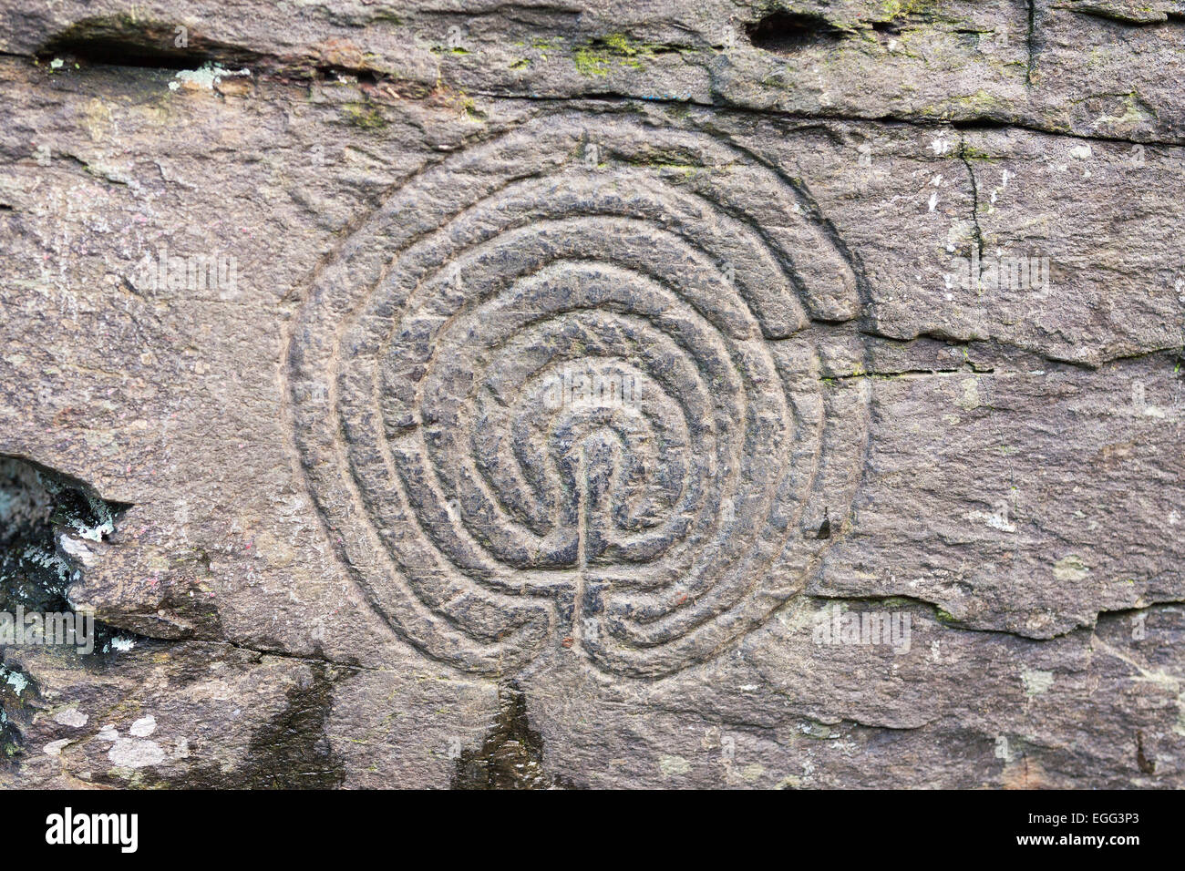 Rock carving, circolare motivo a labirinto, 'Valle Rocciosa', Cornwall, England, Regno Unito Foto Stock