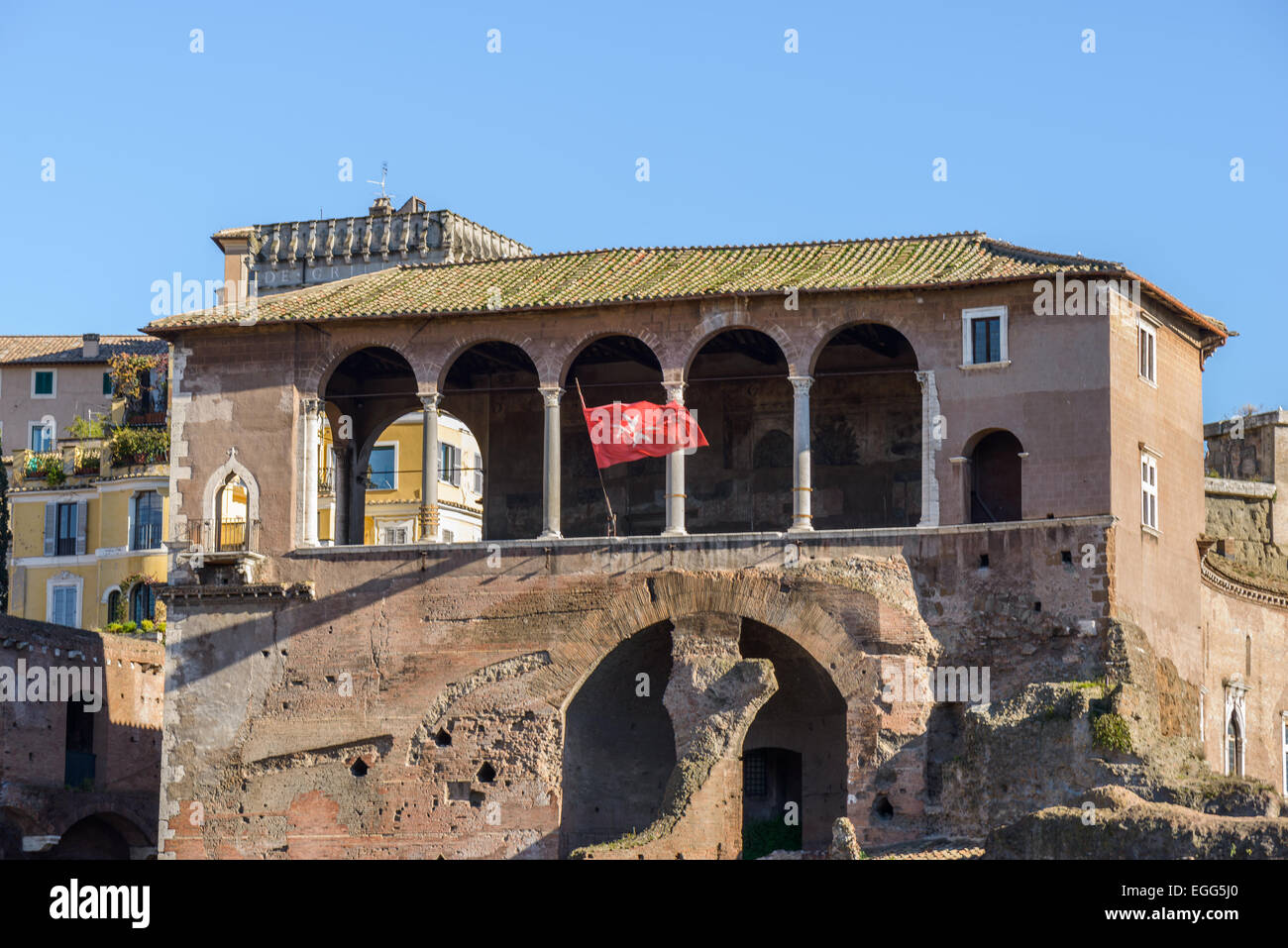 Resti di edifici e la statua nel Foro romano a Roma Italia Foto Stock