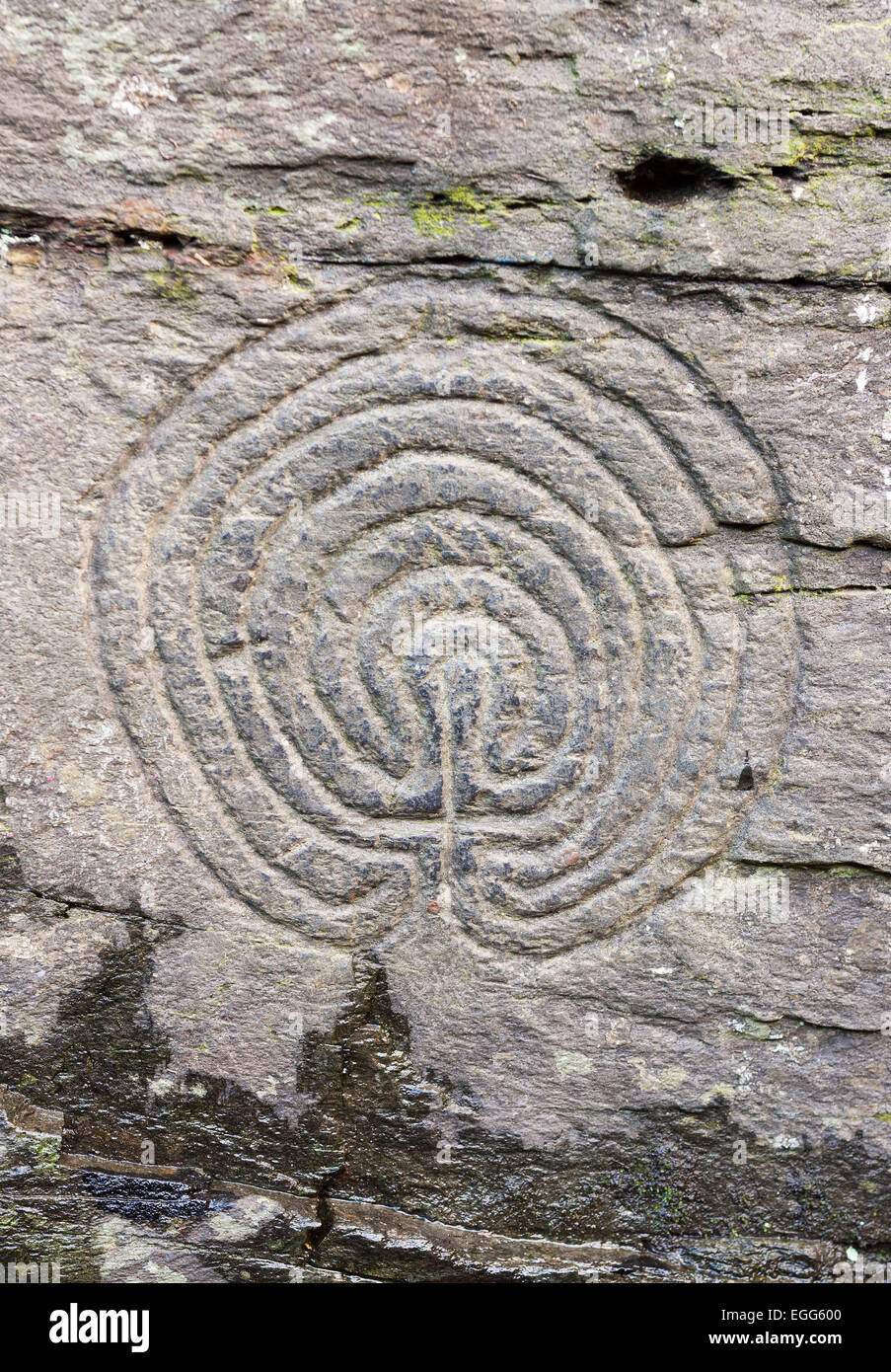 Stone carving, design a labirinto, 'Valle Rocciosa', Cornwall, England, Regno Unito Foto Stock