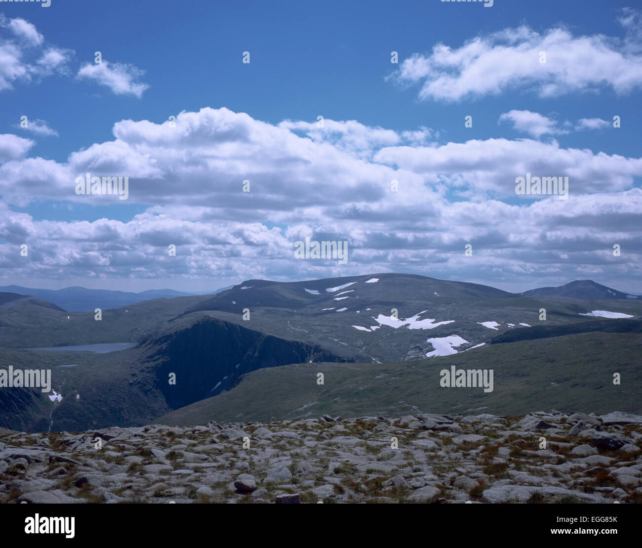 Loch Etchachan Carn Etchachan Ben Macdui & Derry Cairngorm in background dal Cairn Gorm Cairngorm monti Grampian Scozia Scotland Foto Stock