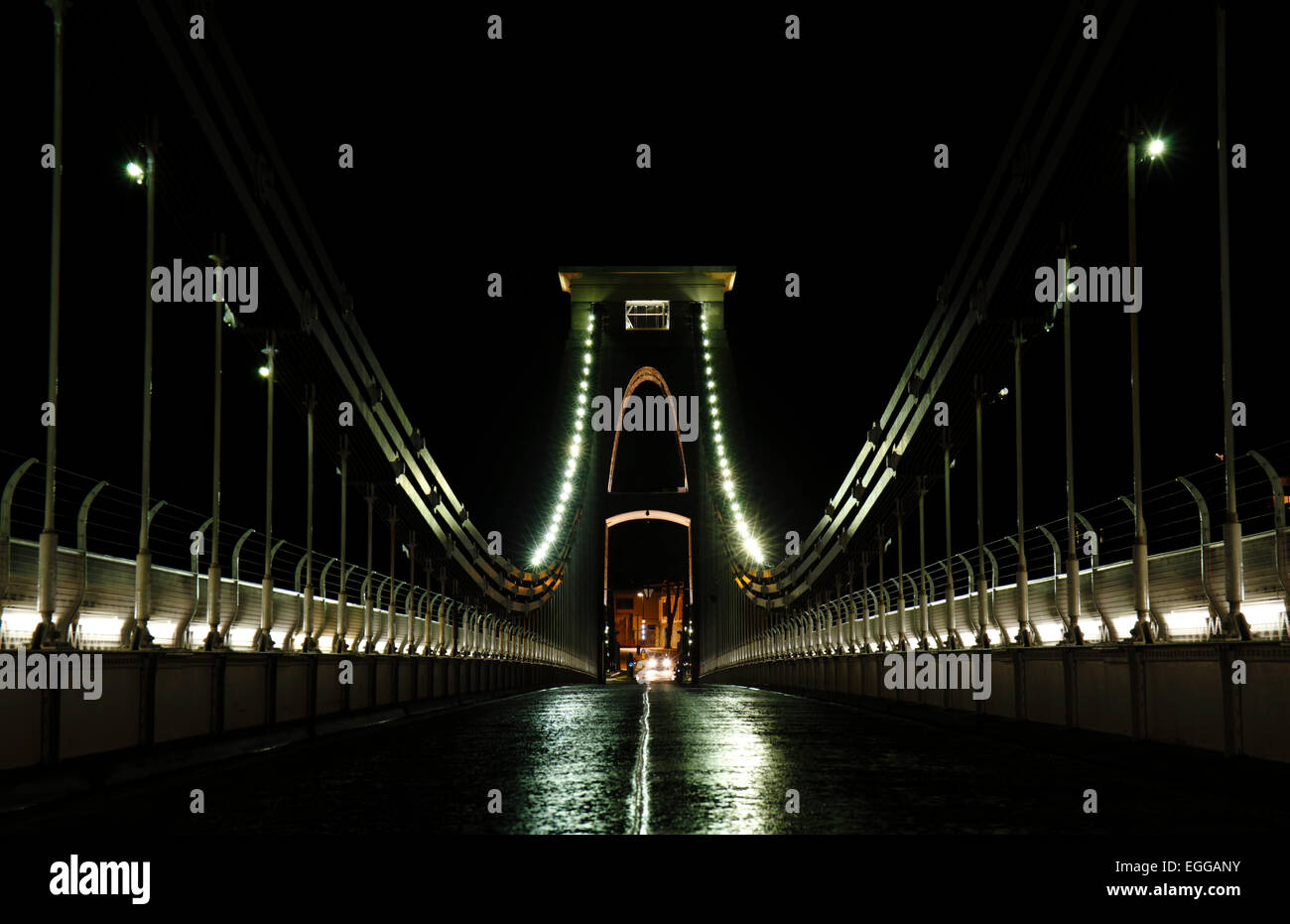 Il ponte sospeso di Clifton illuminata di notte. Bristol, Dicembre 2014 Foto Stock