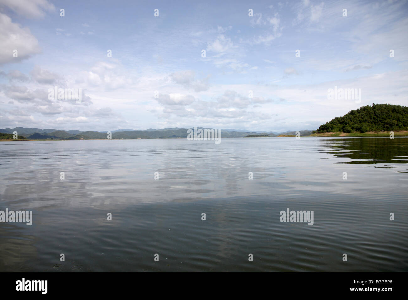 Viste del lago a Kangkajan Pechburi,della Thailandia. Foto Stock