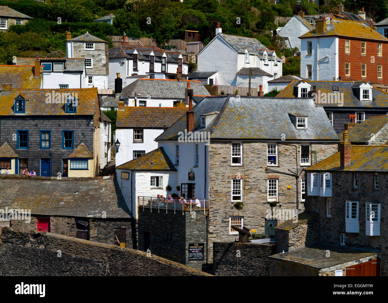 Vista di case tradizionali in Port Isaac un pittoresco villaggio di pescatori sulla costa atlantica del North Cornwall Inghilterra REGNO UNITO Foto Stock