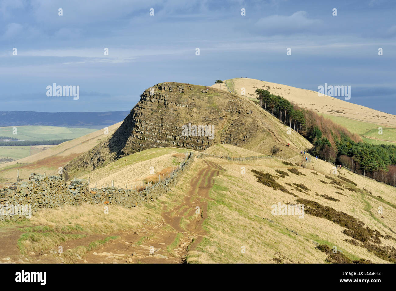 Il percorso dal Mam Tor verso Hollins Croce, Retro Tor e perdere Hill, Peak District, Derbyshire, Regno Unito Foto Stock