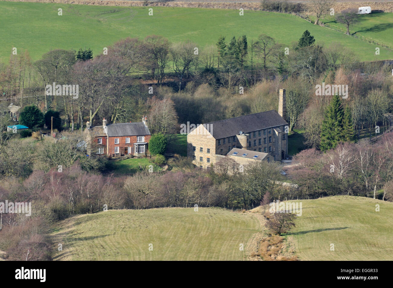 Vista aerea di un villaggio, vale di Edale, Peak District, Derbyshire, Regno Unito Foto Stock