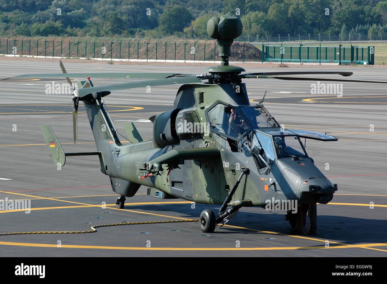 Un Eurocopter Tiger elicottero d'assalto dell'esercito tedesco prese sulla base di Luc, Francia. Foto Stock