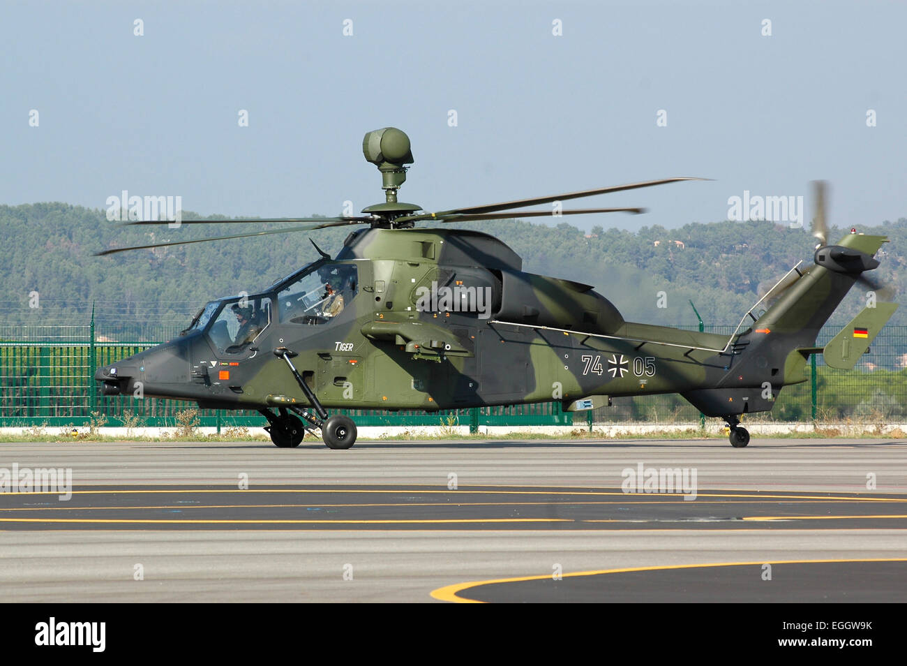 Un Eurocopter Tiger elicottero d'assalto dell'esercito tedesco prese sulla base di Luc, Francia. Foto Stock