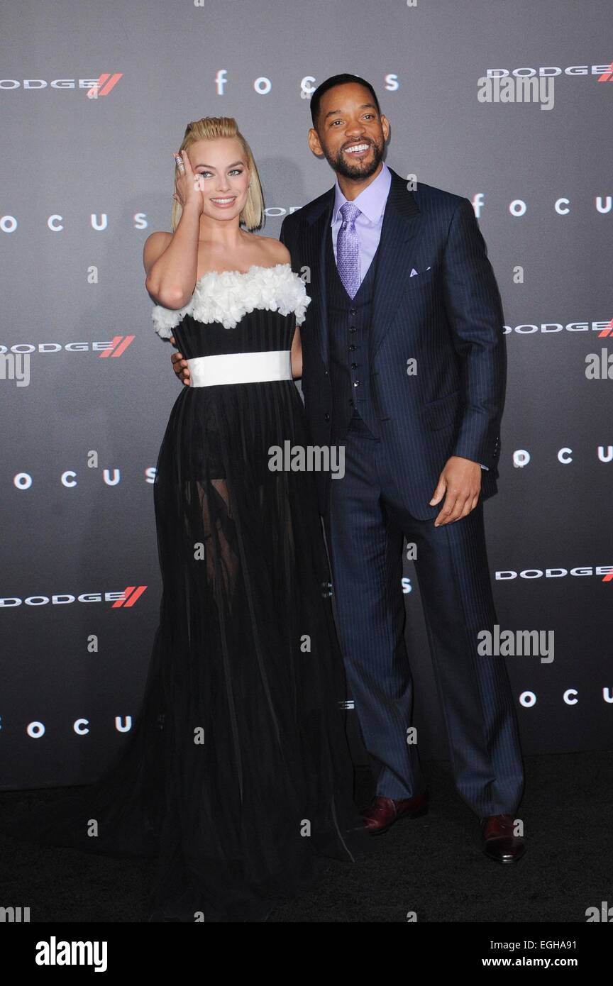 Los Angeles, CA, Stati Uniti d'America. 24 Febbraio, 2015. Will Smith, Margot Robbie presso gli arrivi per la messa a fuoco di Premiere, Cinese TCL 6 teatri (in precedenza Grauman's), Los Angeles, CA. 24 febbraio 2015. Credito: Elizabeth Goodenough/Everett raccolta/Alamy Live News Foto Stock