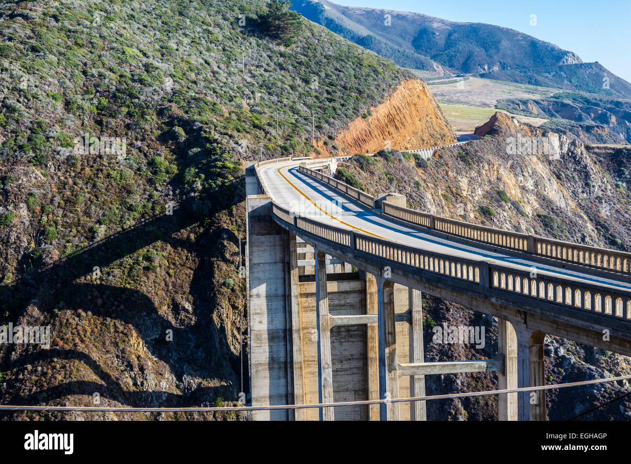 Vista dello storico Bixby Bridge. Big Sur, California, Stati Uniti. Foto Stock