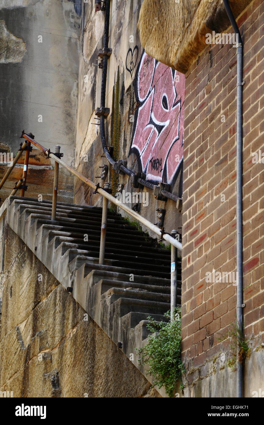 Una scalinata in nessun luogo a Sydney, Nuovo Galles del Sud, Australia. Mi ha fatto qualche cosa di "piattaforma 9 3/4 nella serie di Harry Potter. Foto Stock