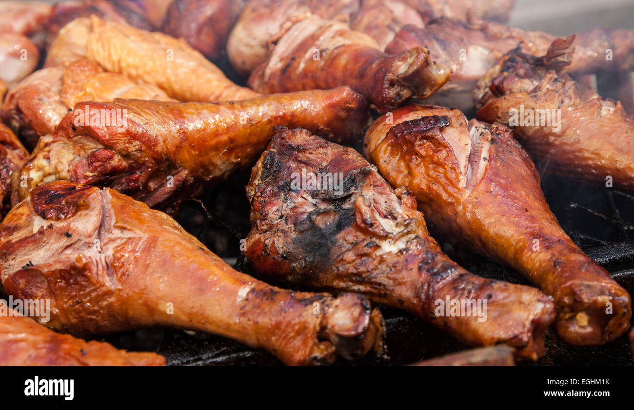 Belle grigliate di turchia gambe sul grill Foto Stock